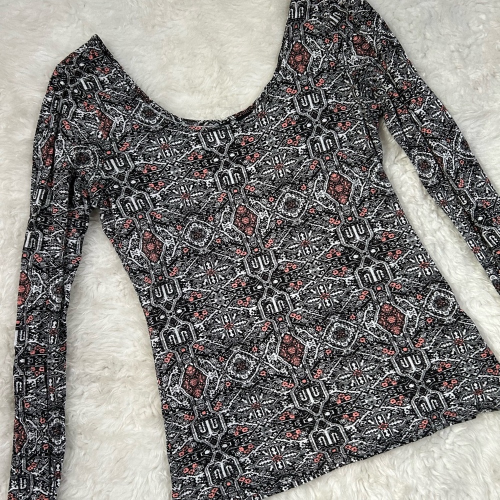 Boho Black and Red Geometric Patterned Long Sleeve Top